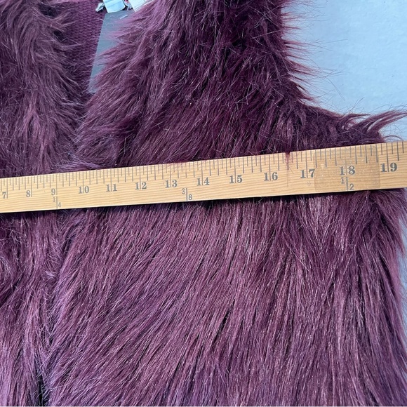 NWT Cotton On Women M/L Long Line Wine Color Sweater Vest Knit/Faux Fur Pockets - Picture 16 of 16